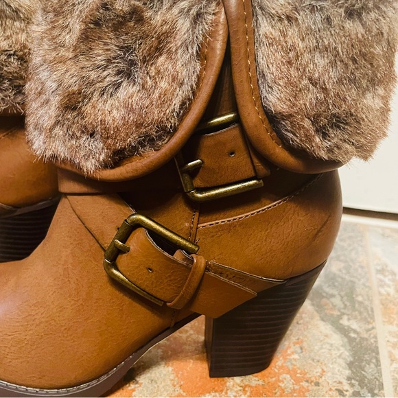 👢NWOB! Fabulous JustFab Fur Topped, Buckle Accents, & Sturdy Heels Ankle Boots! - Picture 10 of 13